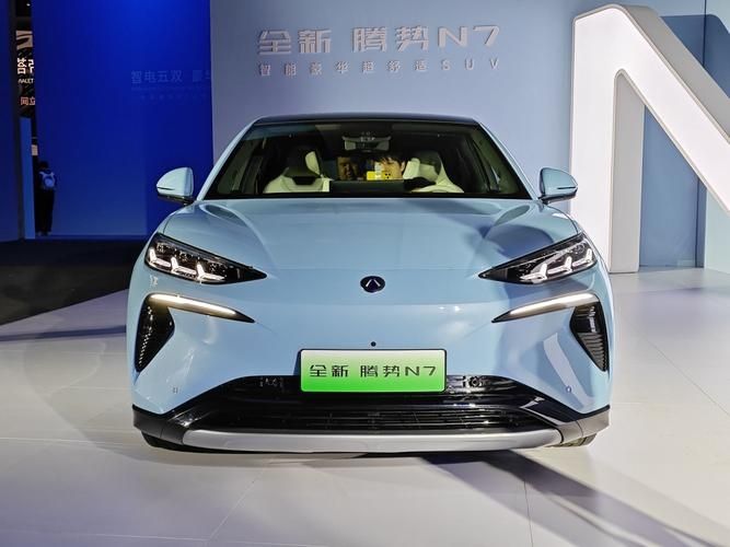 腾势品牌首款SUV车型N7伪装车上路视频曝光 将于4月正式发布