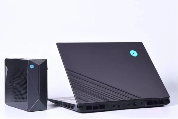 机械革命新一代水冷游戏本测试:175W RTX 4080 温度仅 64.4 °C