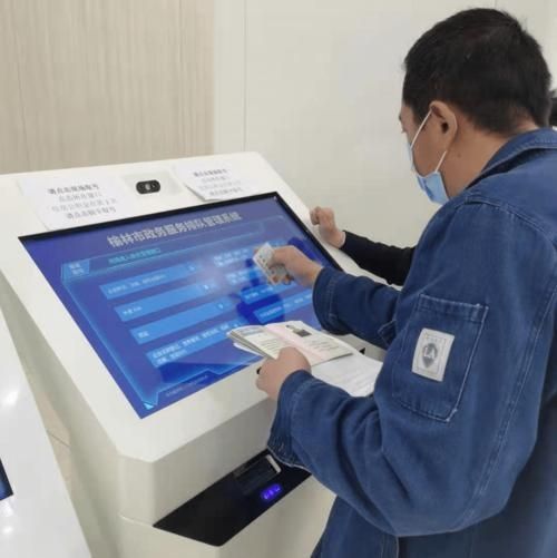 人脸认证登录系统赋能智慧政务建设，亚略特智慧机器提供便民服务