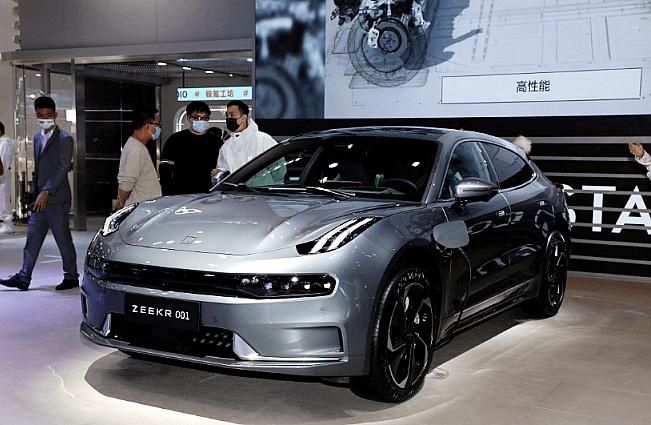 极氪 003 原型车曝光:定位紧凑型 SUV,将于上海车展首发亮相