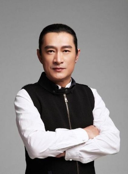 经典献唱,歌手黄安抖音直播首秀掀开演艺生涯新篇章