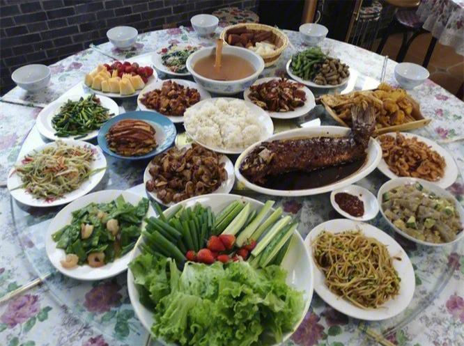 和谐路上的农家菜