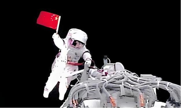 太空行走英雄