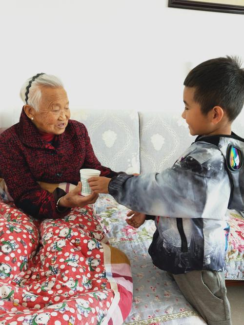 帮助奶奶 帮助奶奶