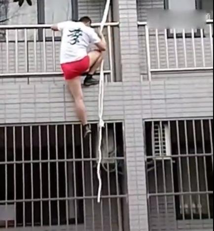 敲门逃跑