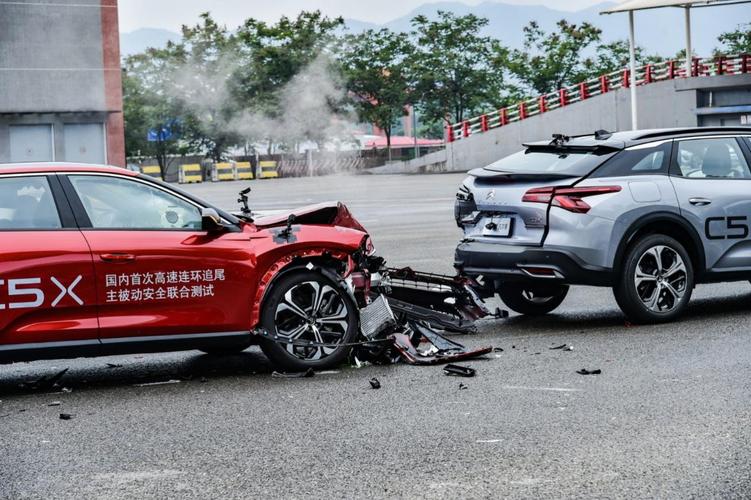 撞撞撞车