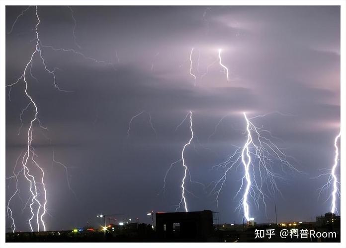 外太空雷电