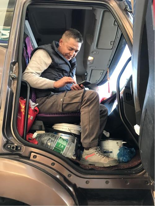 重型越野货车司机