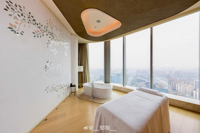 化妆水疗中心 化妆水疗中心