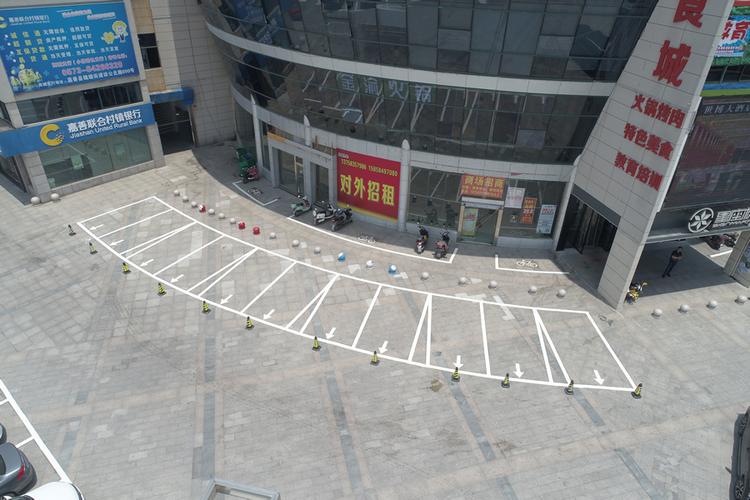 旋转圆形停车场