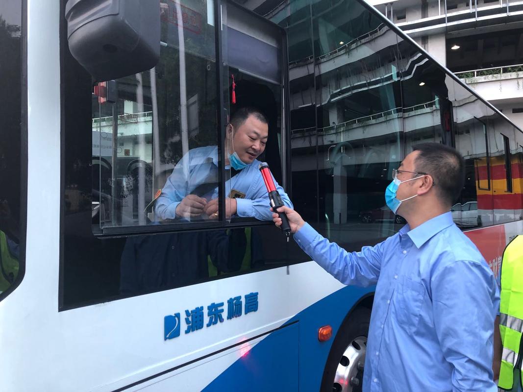 公交车停车驾驶