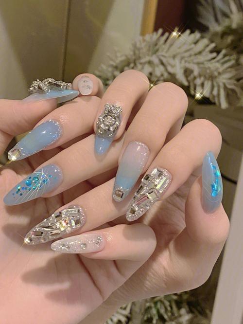 爱莎公主美甲沙龙