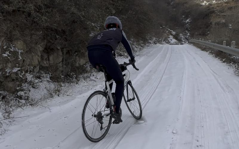 雪地自行车骑行 雪地自行车骑行