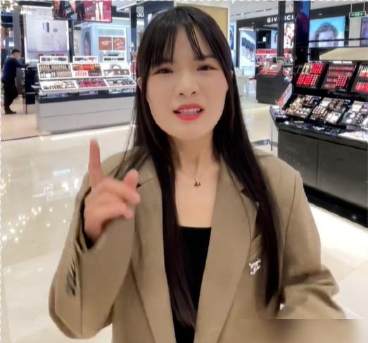 抖音柒阿姨什么来路