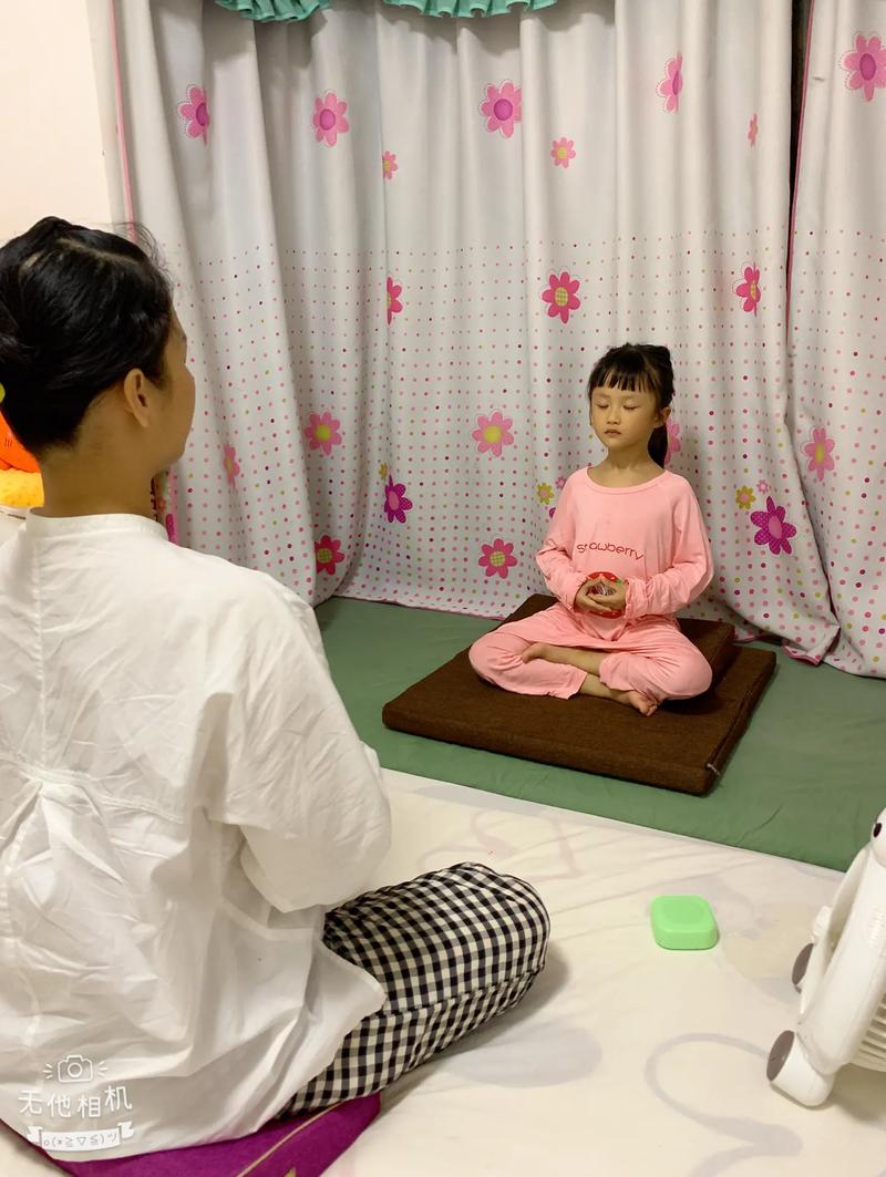 抖音打坐女孩叫什么