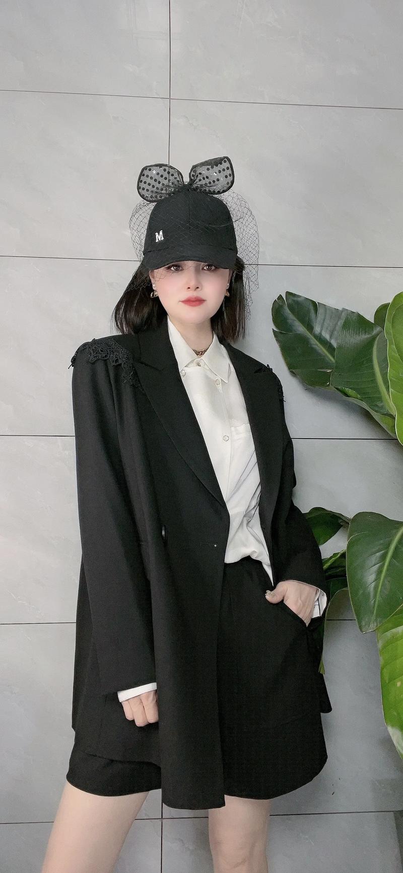 抖音黑白配什么颜色