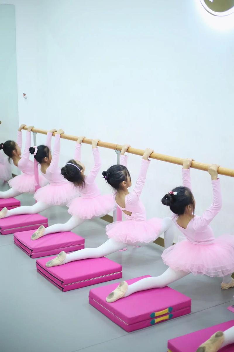 抖音流行什么小孩舞