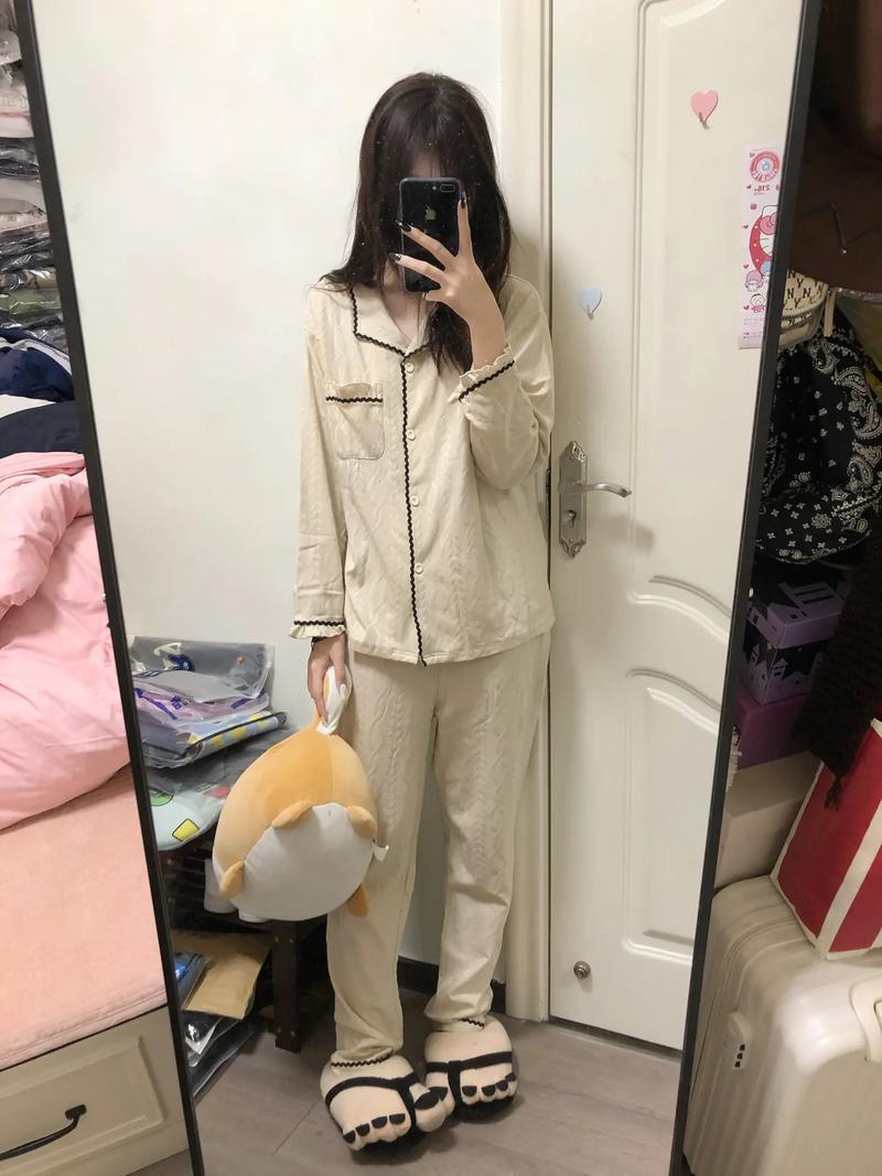 抖音睡觉都穿什么
