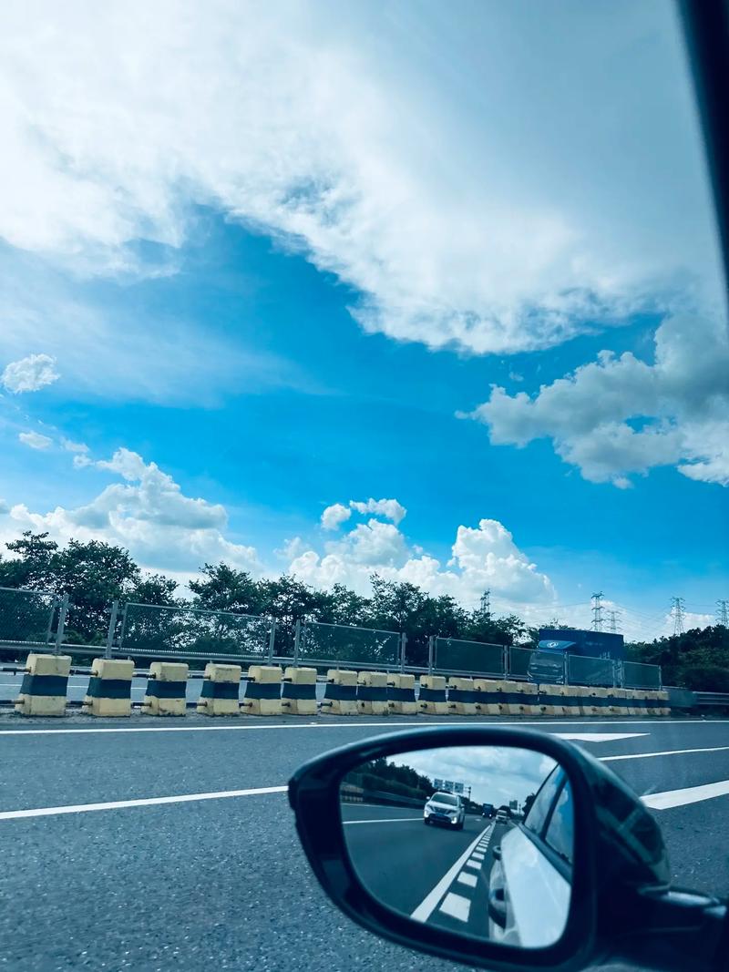 开车路上抖音写什么