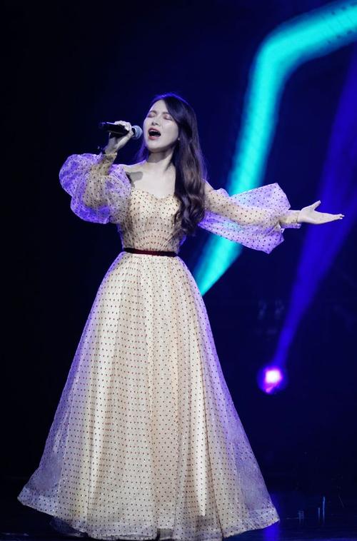 抖音唱腔美女叫什么