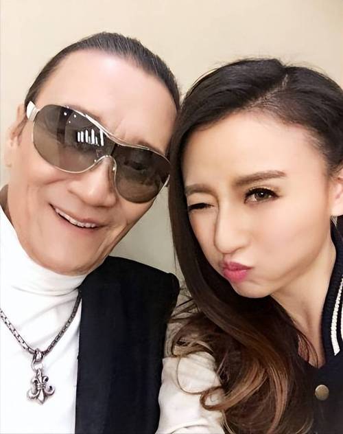 谢贤抖音女友叫什么
