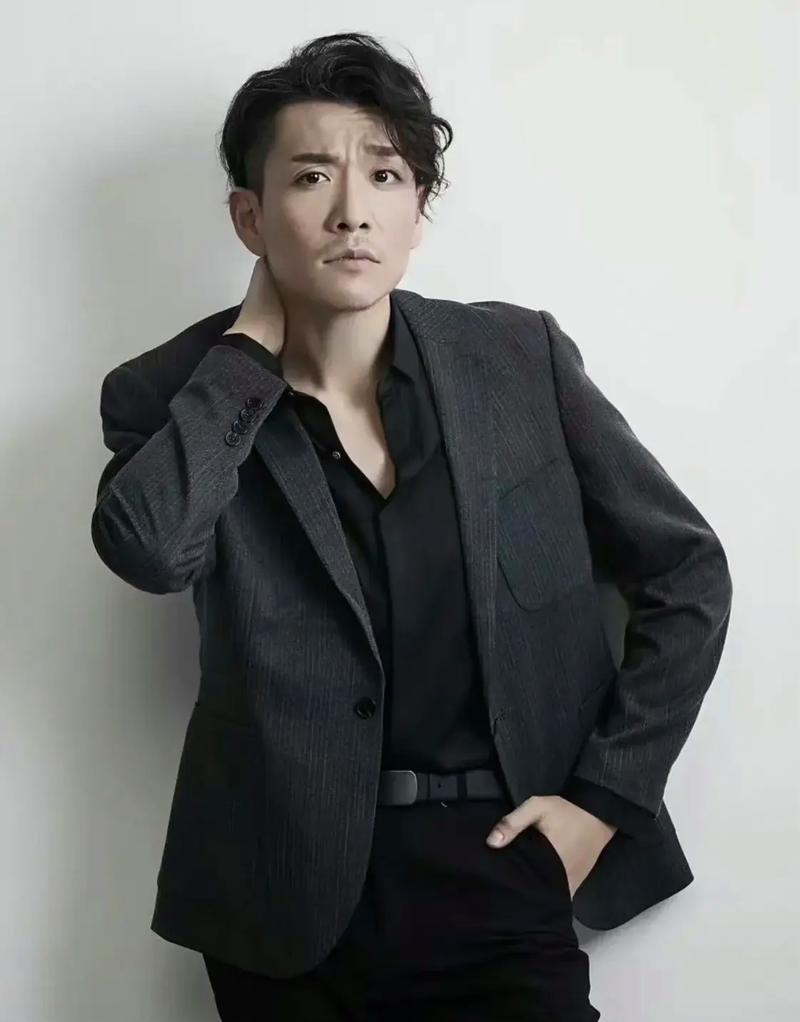 抖音老莫什么学历