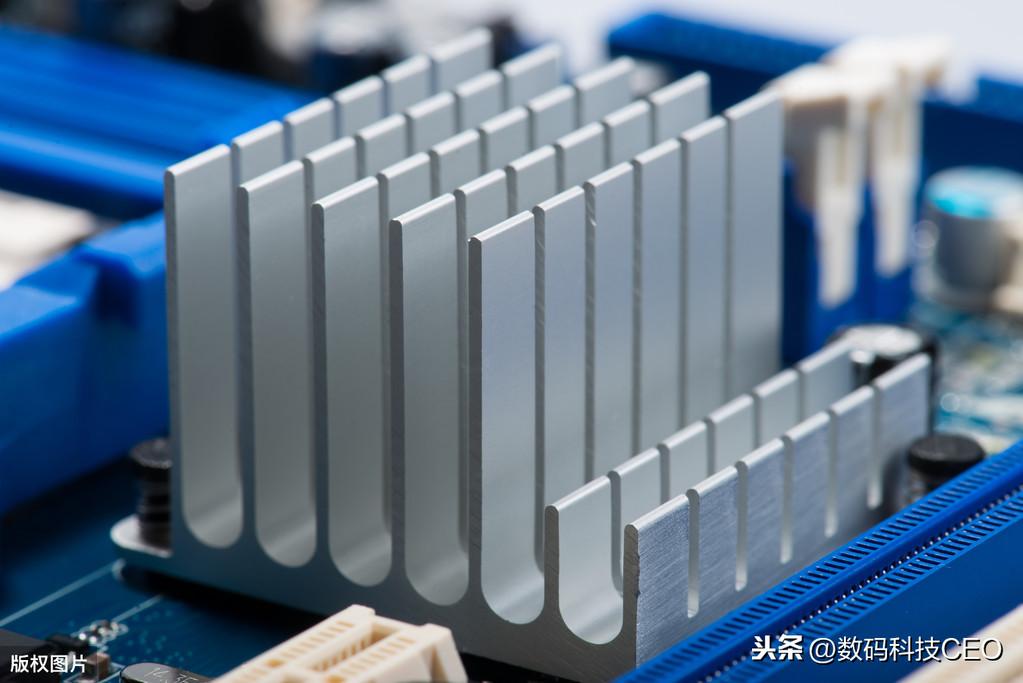 电脑死机状态怎么做系统_电脑进系统花屏死机_死机状态下的电脑重装