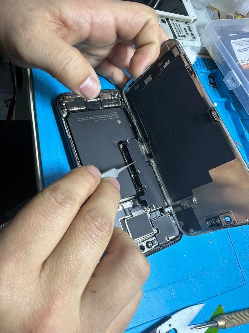 苹果如何重启手机15pro