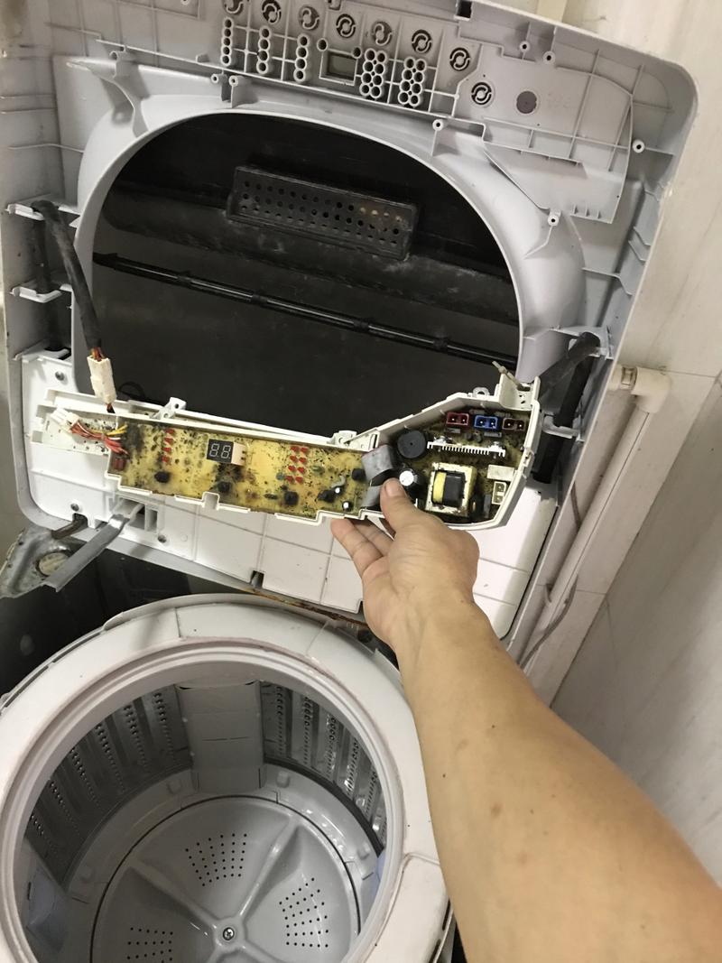 洗衣机电脑板如何拆
