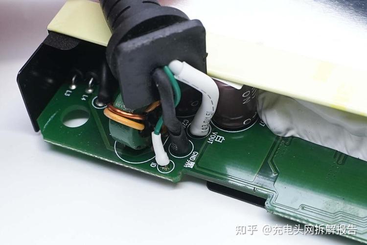如何拆电脑适配器