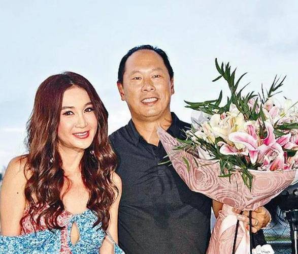 温碧霞自曝曾被父母卖掉还赌债