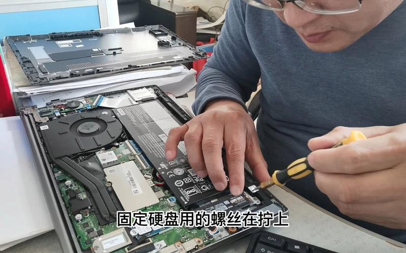 电脑如何装双硬盘