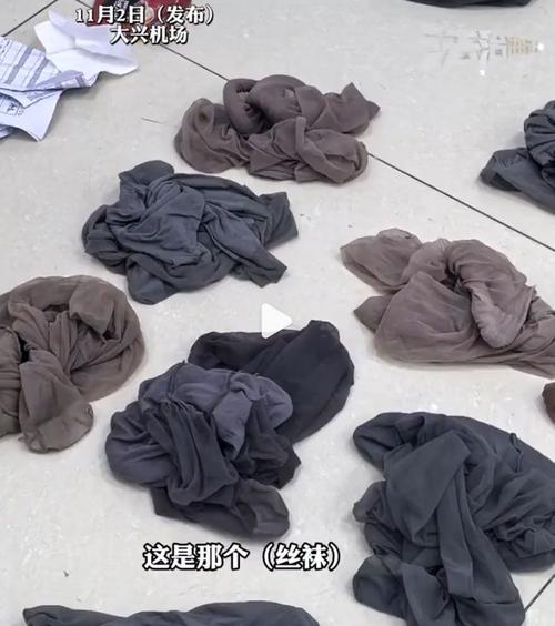 男子穿女装进店盗窃偷走两双黑丝袜