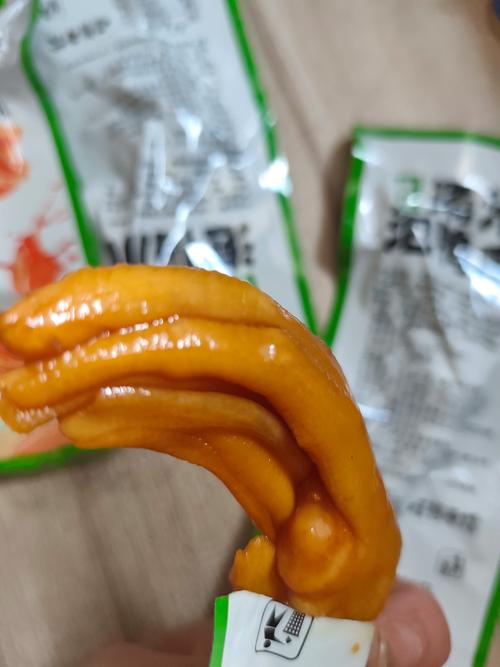 消费者曝光知名零食品牌鸭爪发霉