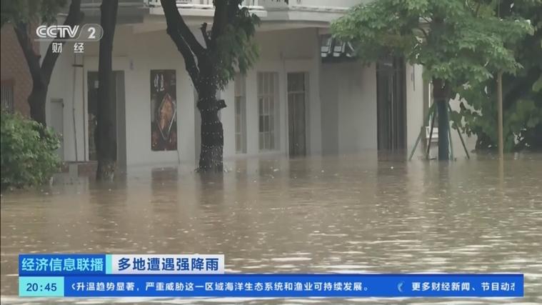 多轮强降雨致广东惠州出现严重倒灌