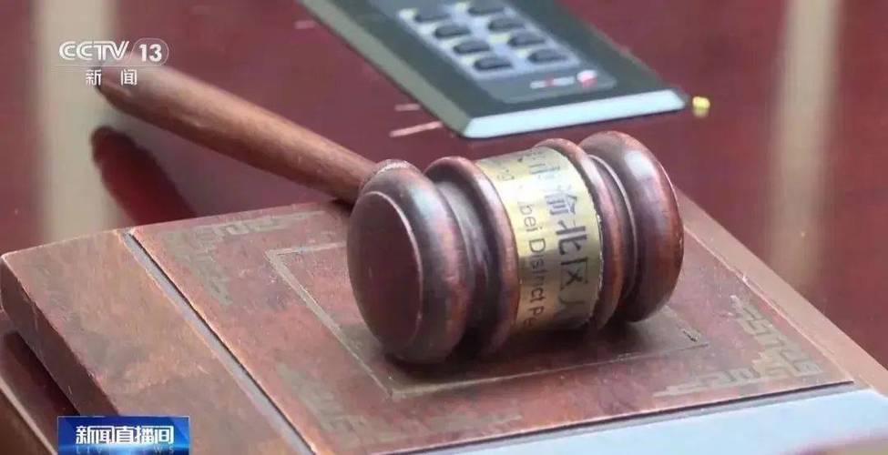 出租司机碰瓷制造50多起事故被判刑