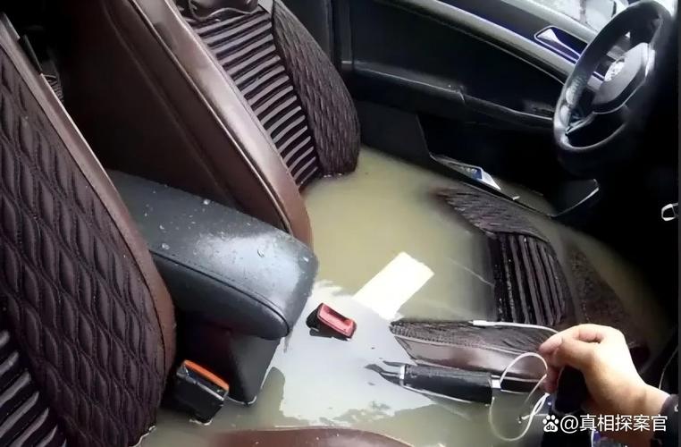 郑州司机:被堵隧道10分钟水淹到车窗