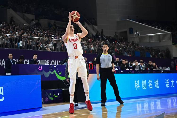 中国男篮大胜印度夺2连胜