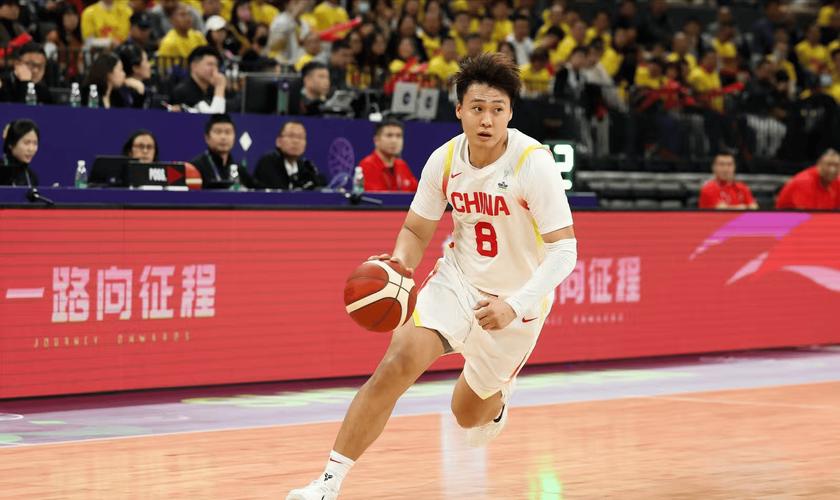 中国男篮大胜印度夺2连胜