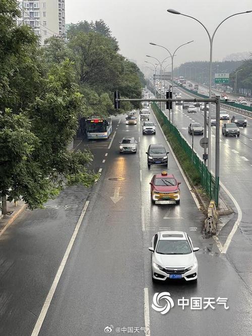 #北京的雨专淋打工人#