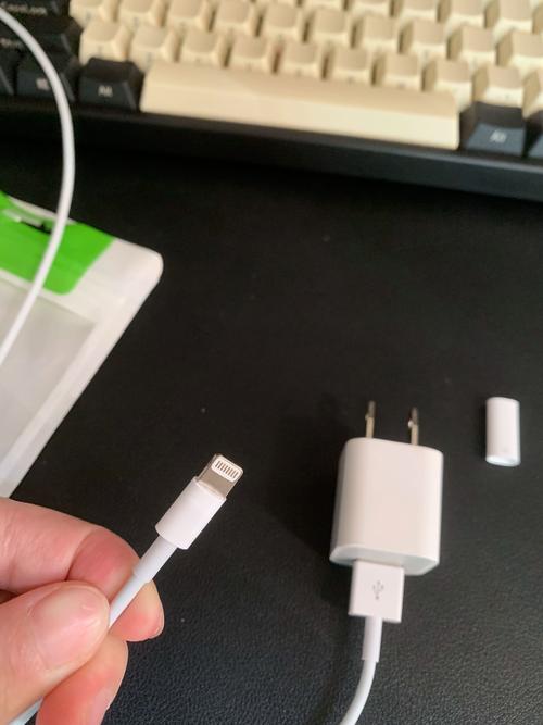 如何拆苹果充手机电器线