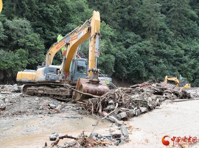 甘肃榆中受灾村庄道路全部实现抢通