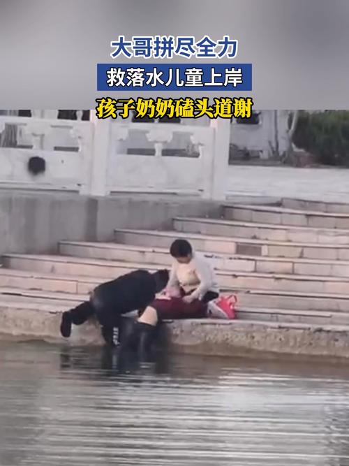 2岁孩童泳池溺水 湖南大哥出手相救