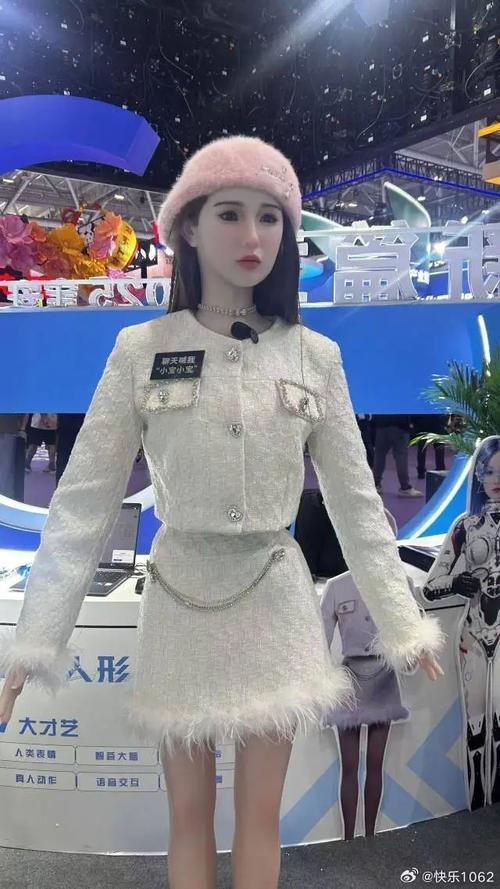 全球首款女团机器人10580元拍出