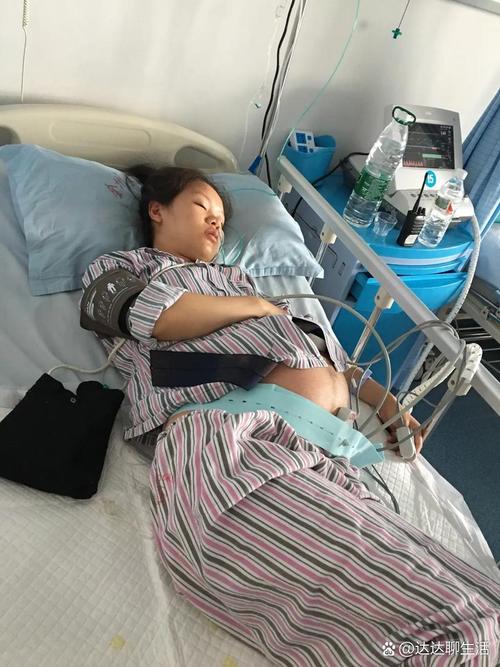 54岁女子腰椎手术后怀孕产女
