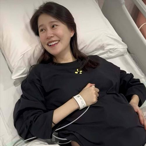 54岁女子腰椎手术后怀孕产女