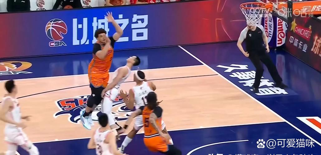 韩国球员小动作太多 胡明轩被推搡