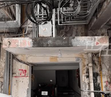 社区回应张靓颖旧居楼道被粉丝乱画