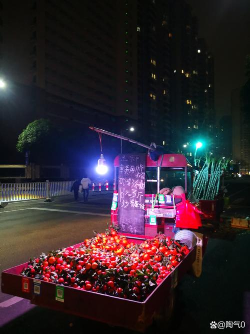 漯河“受降路”路牌前摆满鲜花