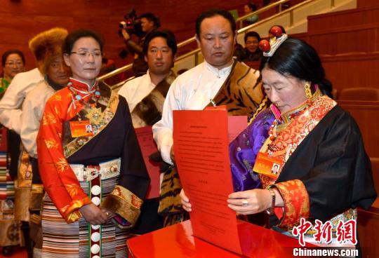 西藏人大常委会原副主任群培逝世